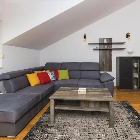 Penthouse Dea Bye The Sea Apartman